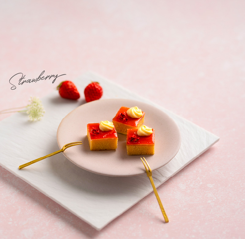 CUTE CUBE CAKE strawberry